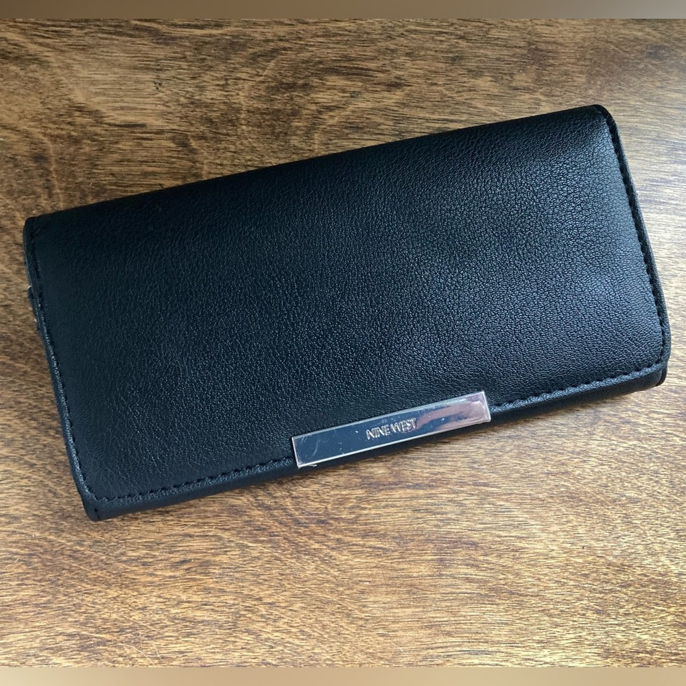 Nine West wallet